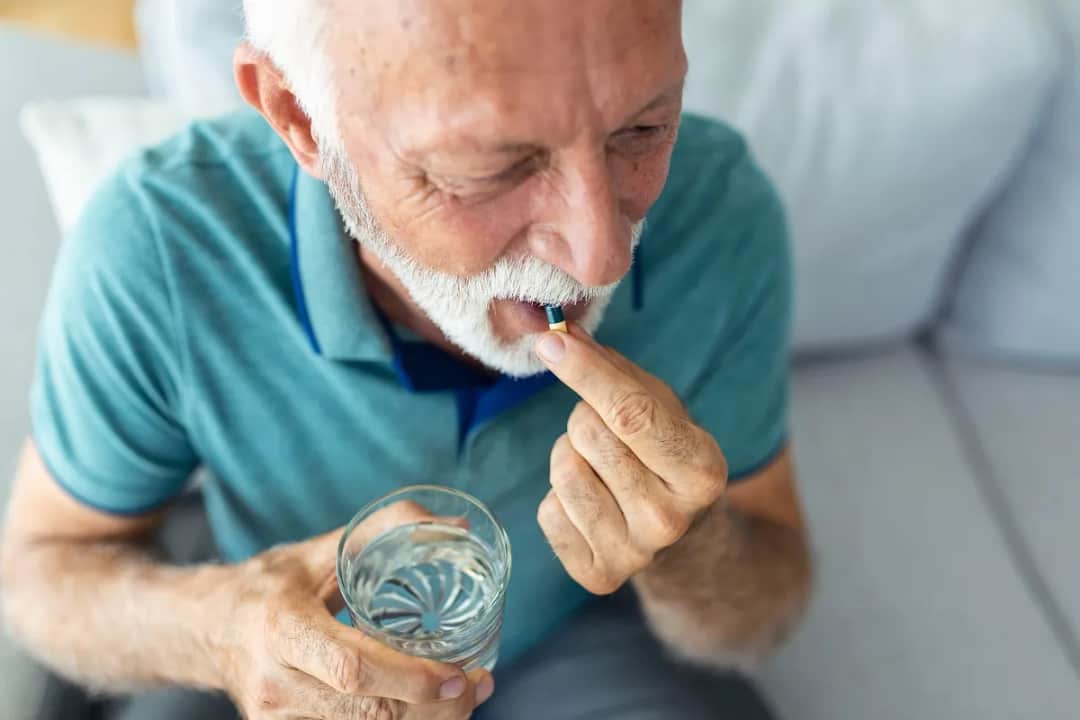 Jak brać probiotyk? Przed, po, czy z jedzeniem? Ekspert radzi!